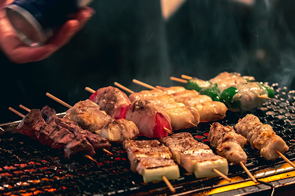 未知の旨さを秘めた【東京X豚の串焼き】